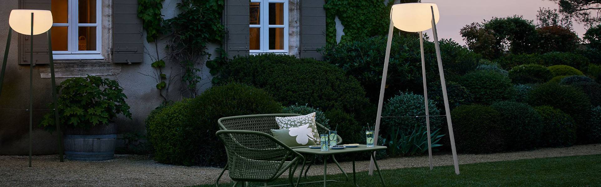 YUNOS: Solar floor lamp