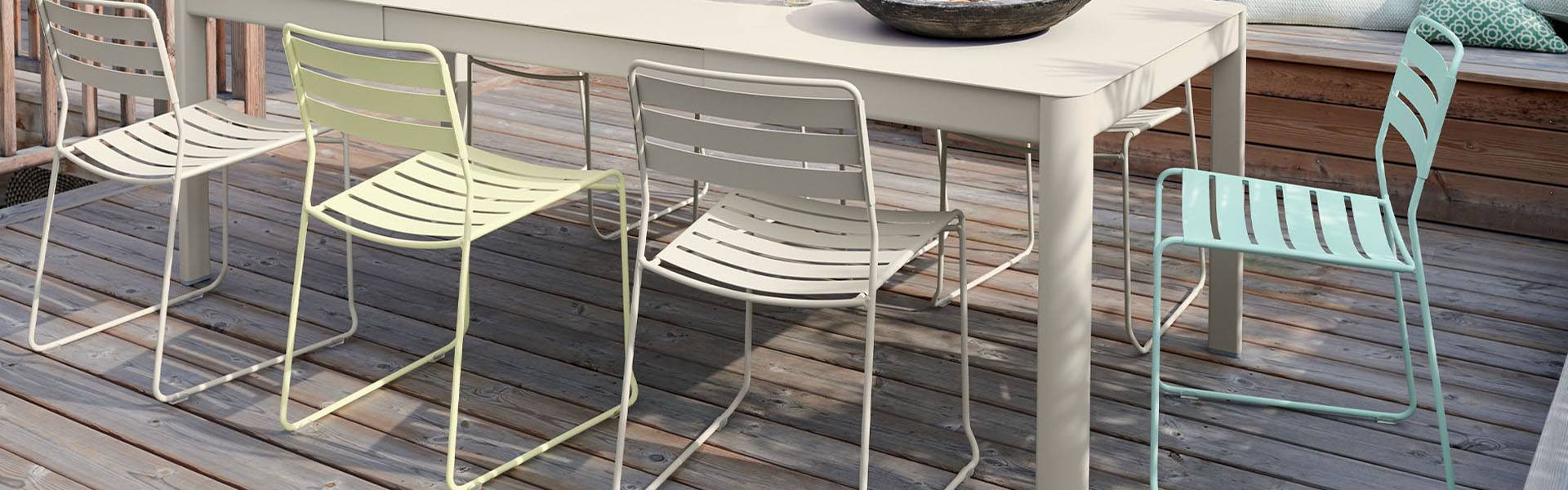 RIBAMBELLE TABLE AND SURPRISING CHAIRS