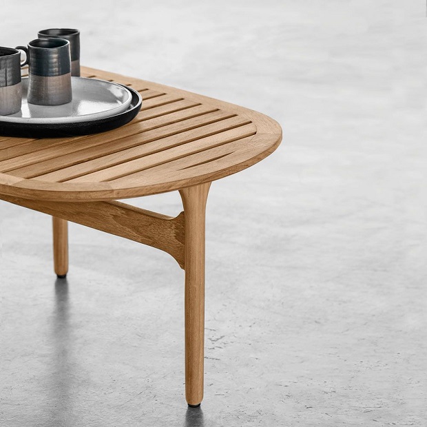 Bay side table by Gloster